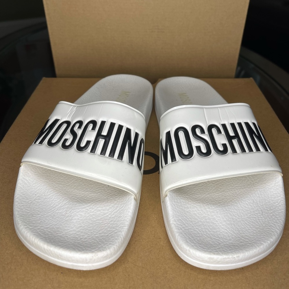 Women’s Moschino pool slide